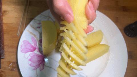 旋转薯塔怎么做酥脆,薯塔在家里怎么炸