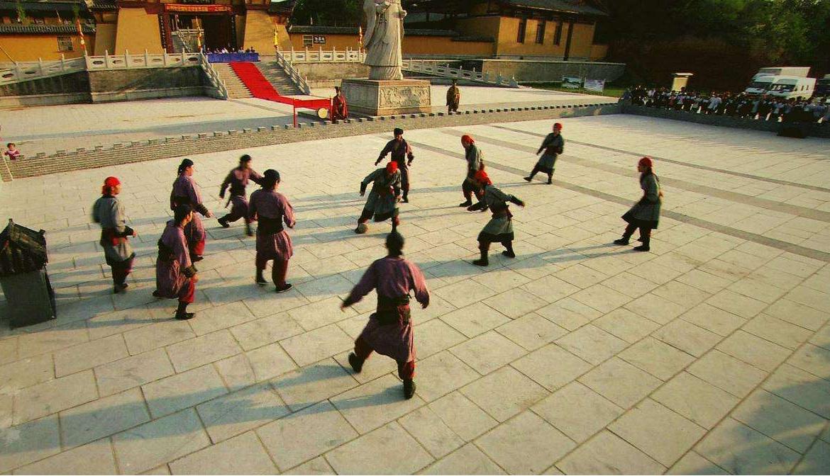 蹴鞠和足球历史演变故事,蹴鞠是最早的足球吗