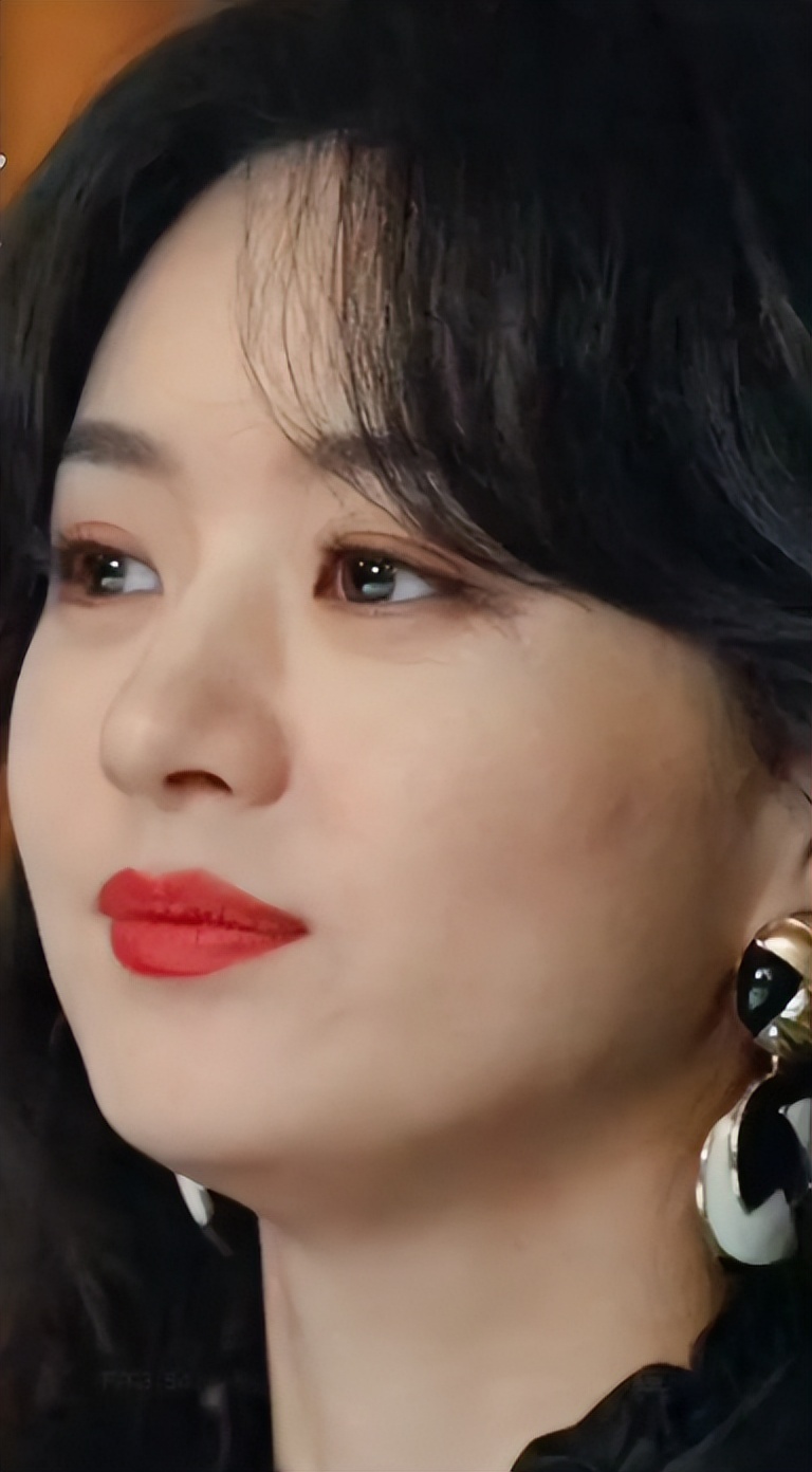 完美女神根本不存在！死皮、黑头、痘痘、毛孔…怼脸暴露真实颜值