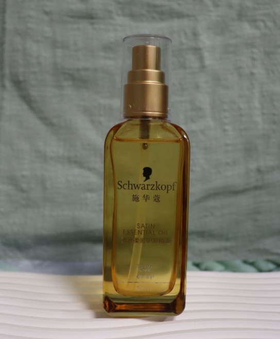 改变头发毛躁的方法,头发毛躁干燥护发精油