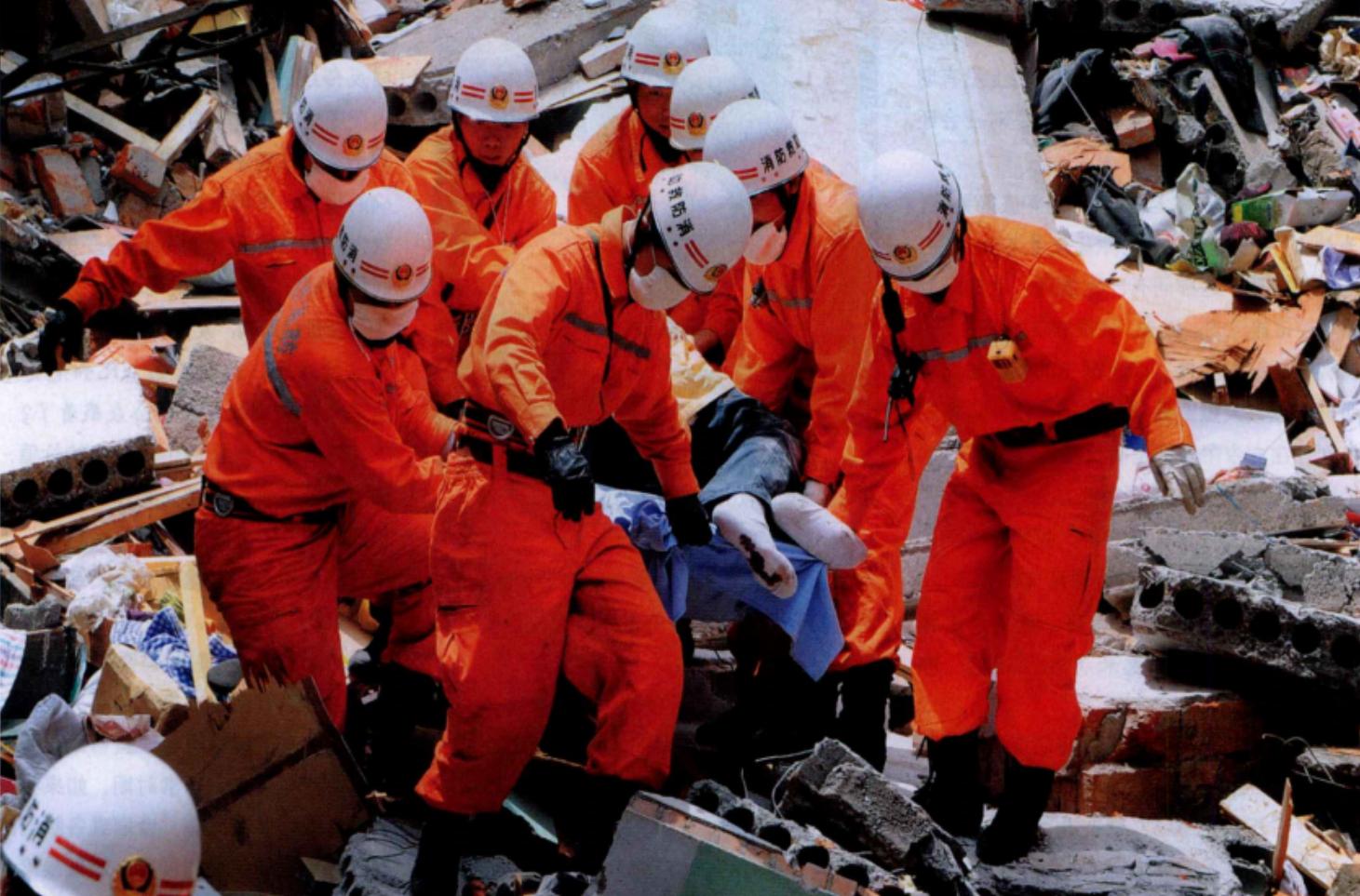 2008年汶川地震，丢下学生逃跑的北大才子范美忠，后来怎么样了？