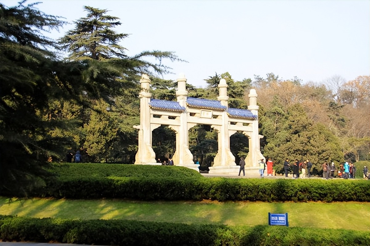 权力与法统——中山先生的“国葬”与“*党**葬”