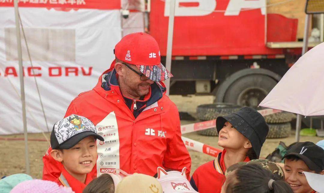 “环塔故事会”公益活动，和田孩子提前过“六·一”