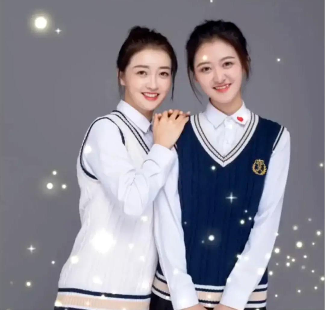 母女青春同框照,母女拍大学风写真照火了