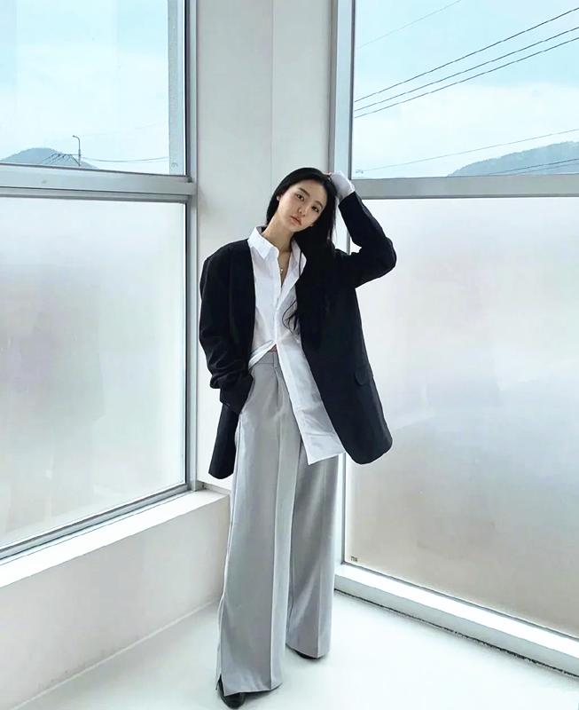 韩国穿搭博主轻熟穿搭 (韩国博主超实用基础款穿搭示范)