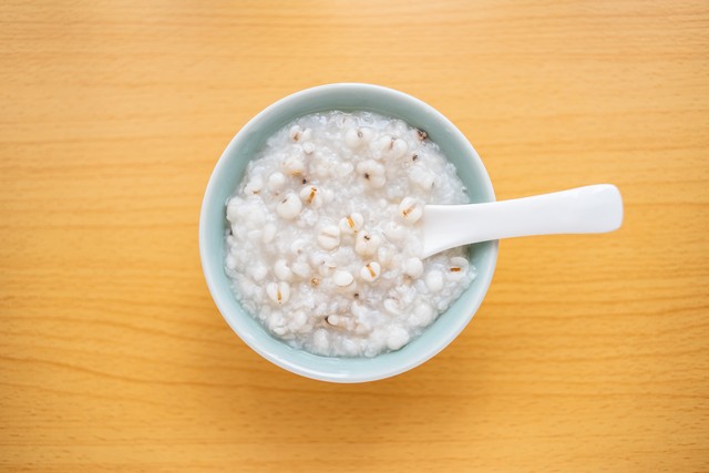 一到早晨起来就拉肚子，中医说这是一种病，得治！