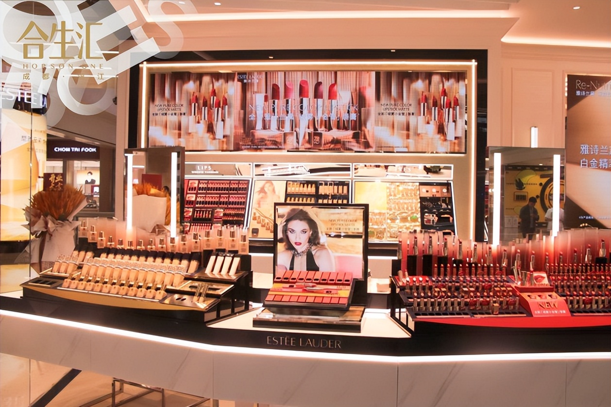 成都温江合生汇购物中心,雅诗兰黛集合店开业