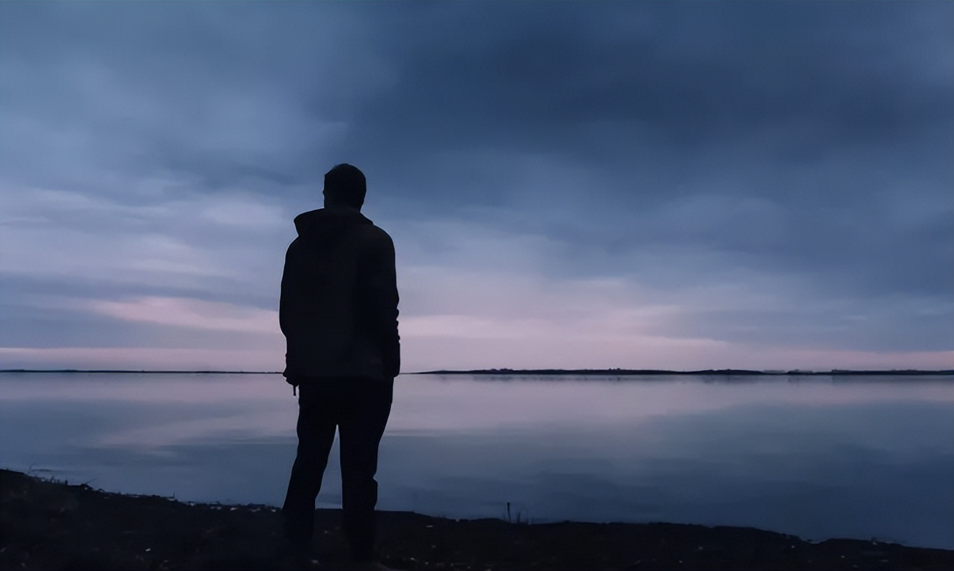 为什么在星巴克可以假装上班,在星巴克假装上班的中年人