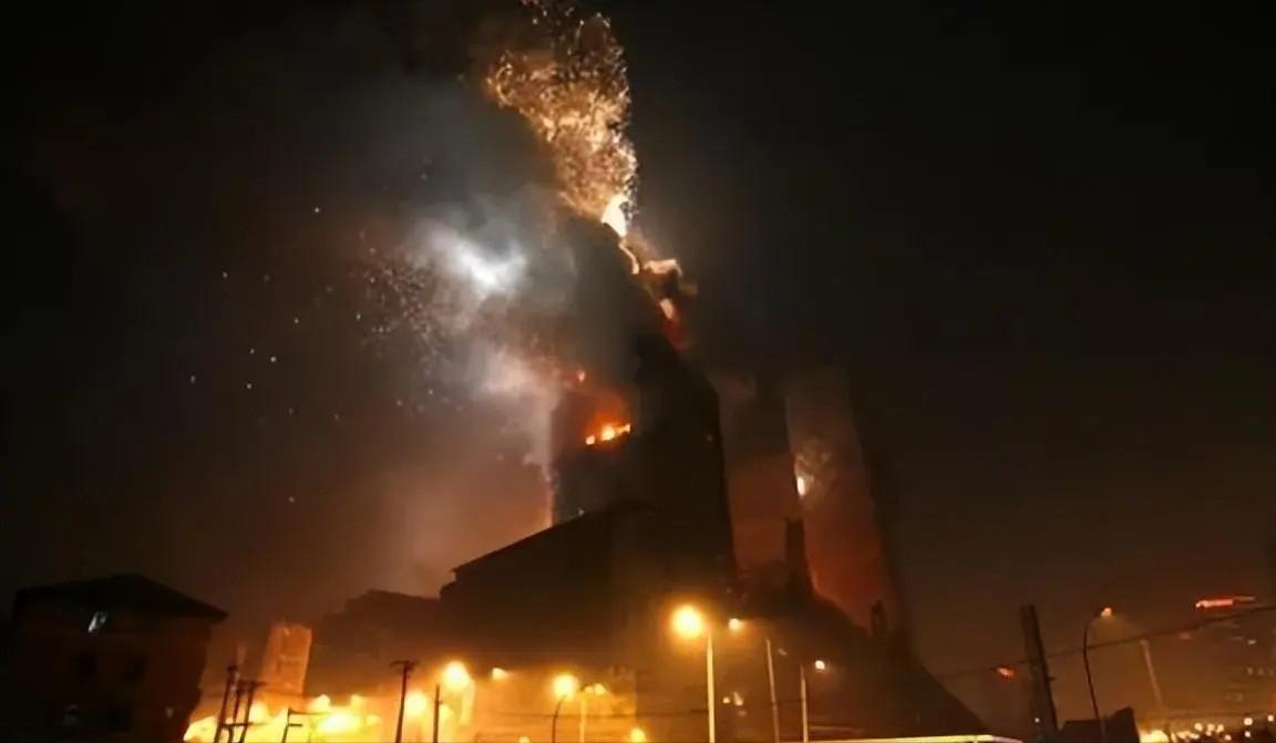 央视大楼烟花火灾,央视大楼特大火灾原视频