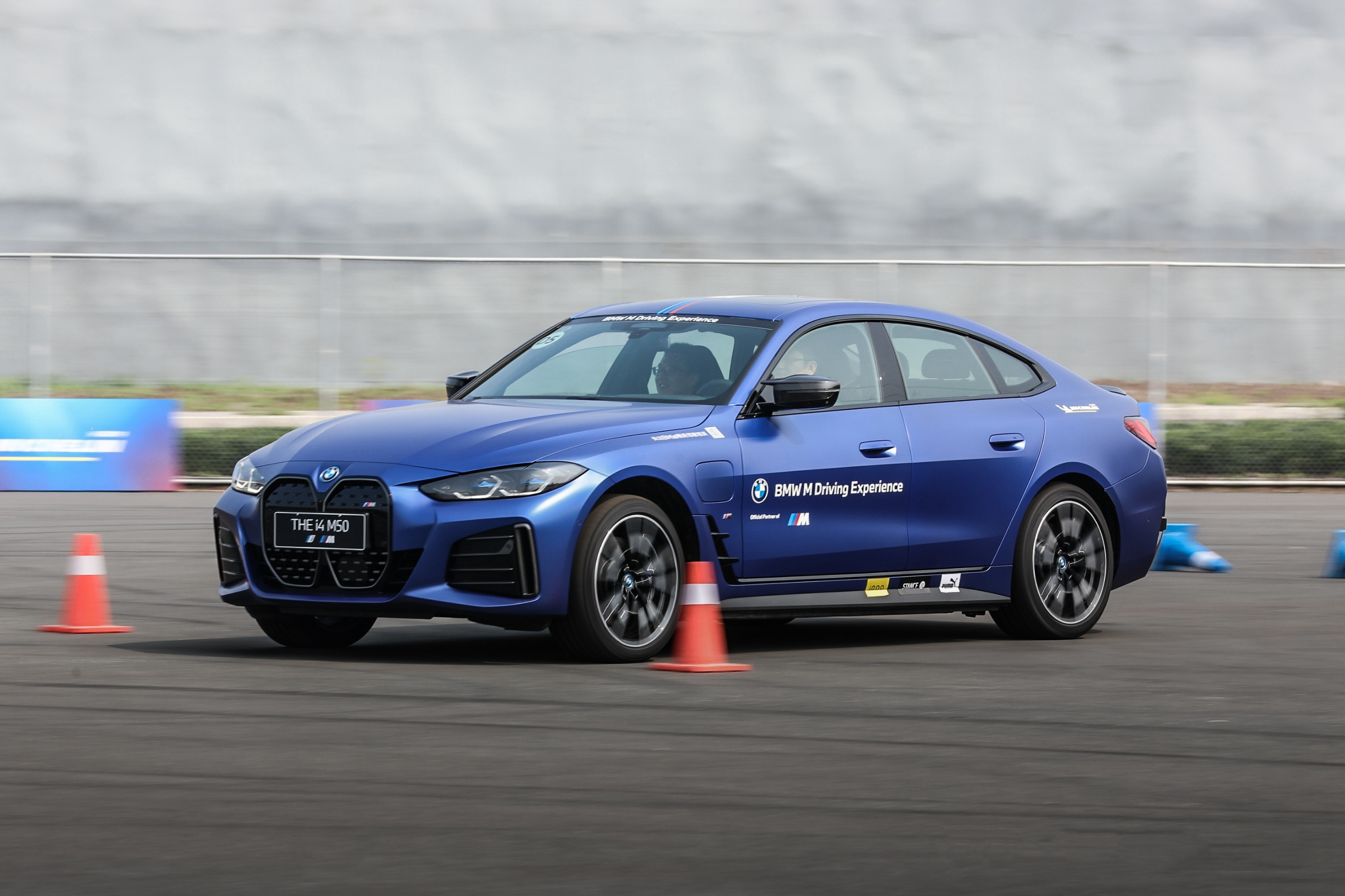 宝马50周年m标,宝马M系列50周年纪念