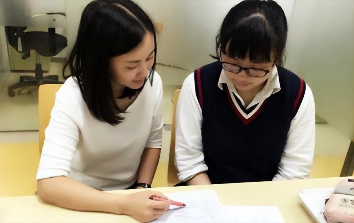 哈尔滨大学生网购火腿肠变质,网购到变质火腿肠被客服攻击学历