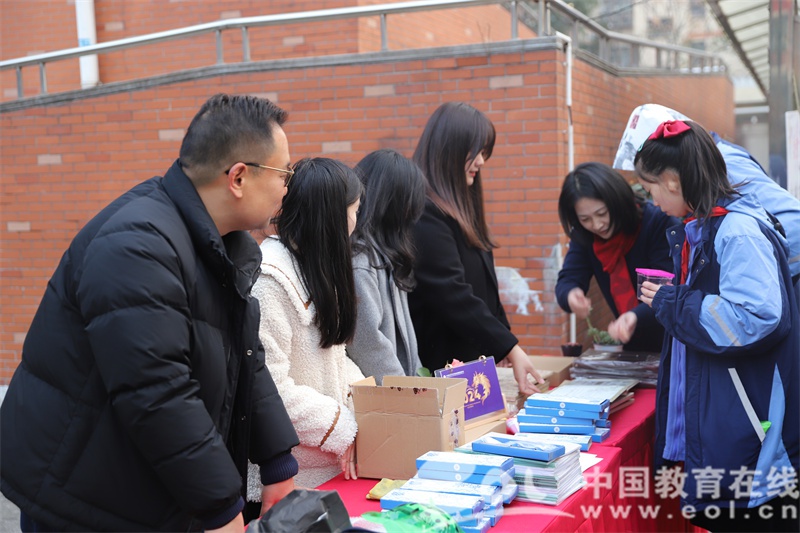 爱在义起心愿同行义卖海报,爱在一起