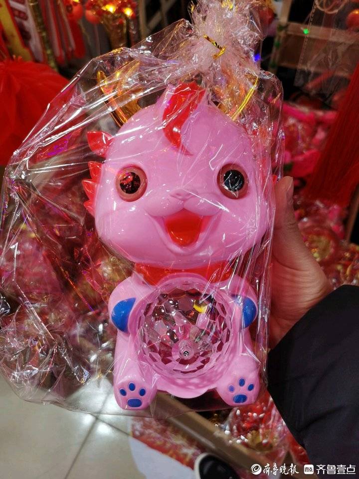 龙元素发光饰品,“龙元素”商品销售火热