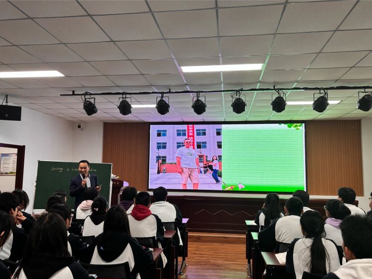 新城区“新城新韵”课堂教学研讨培训会在东方中学举行