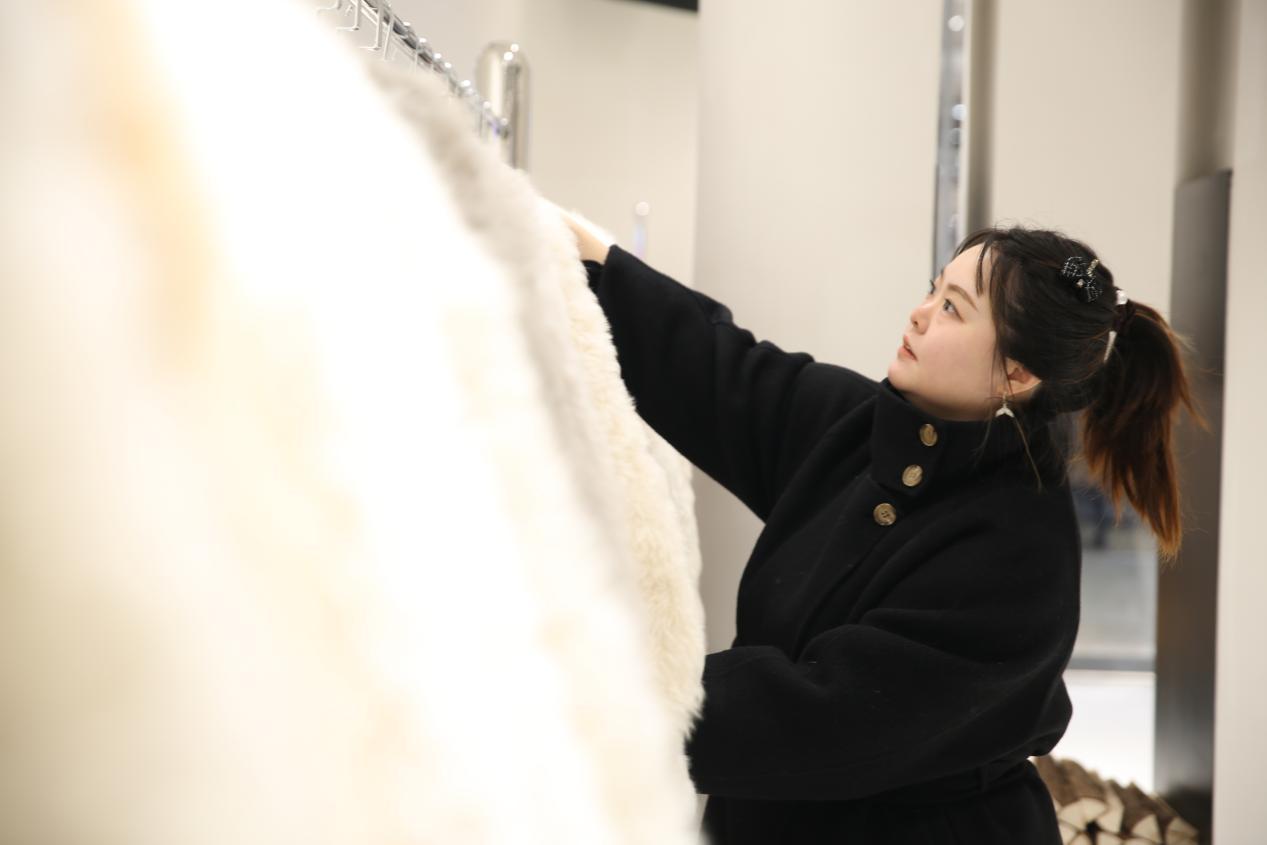 佟二堡镇皮草城,冰天雪地也是金山银山短视频