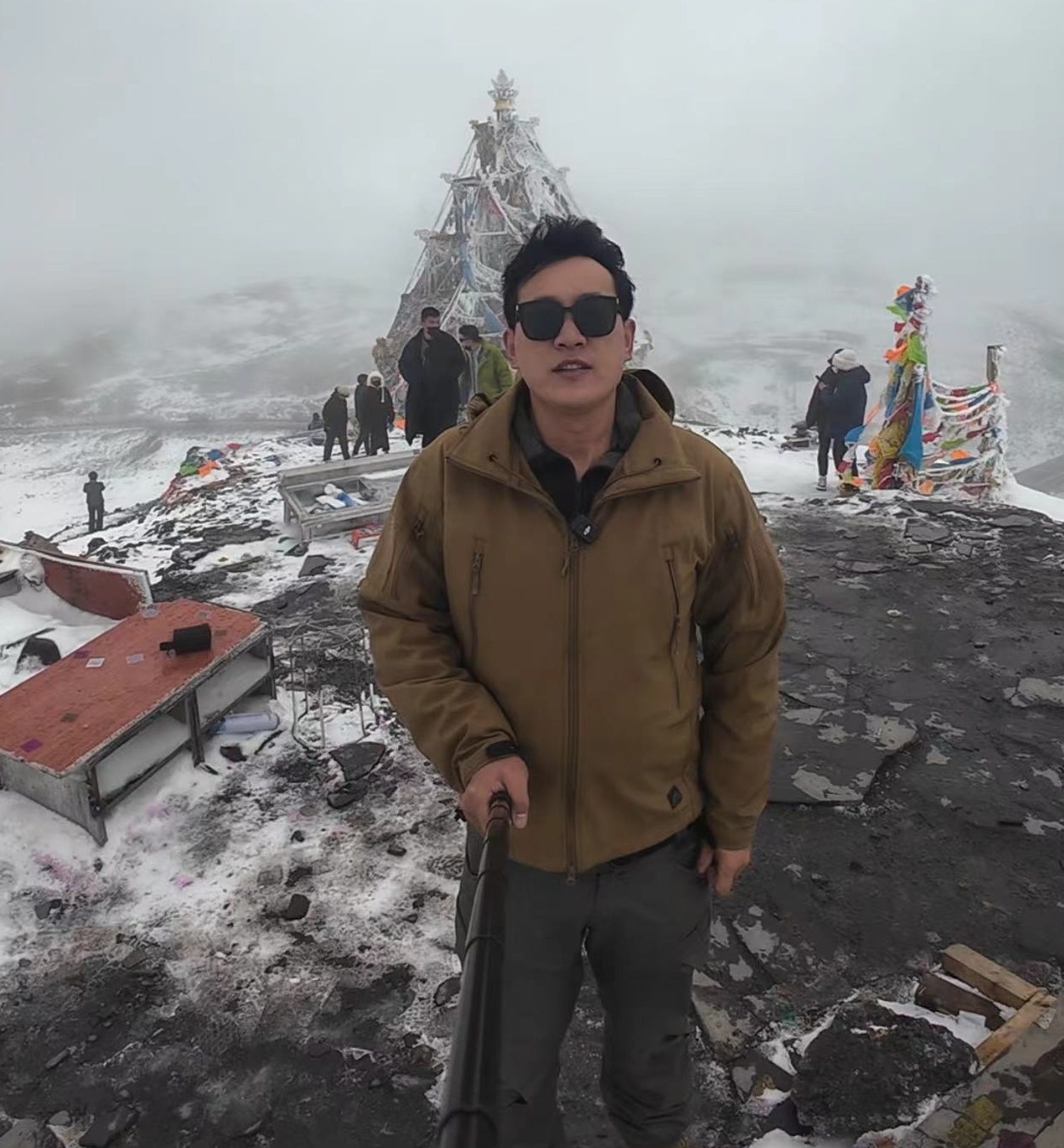 安徽男子开挖掘机进藏,安徽小伙开挖掘机去西藏