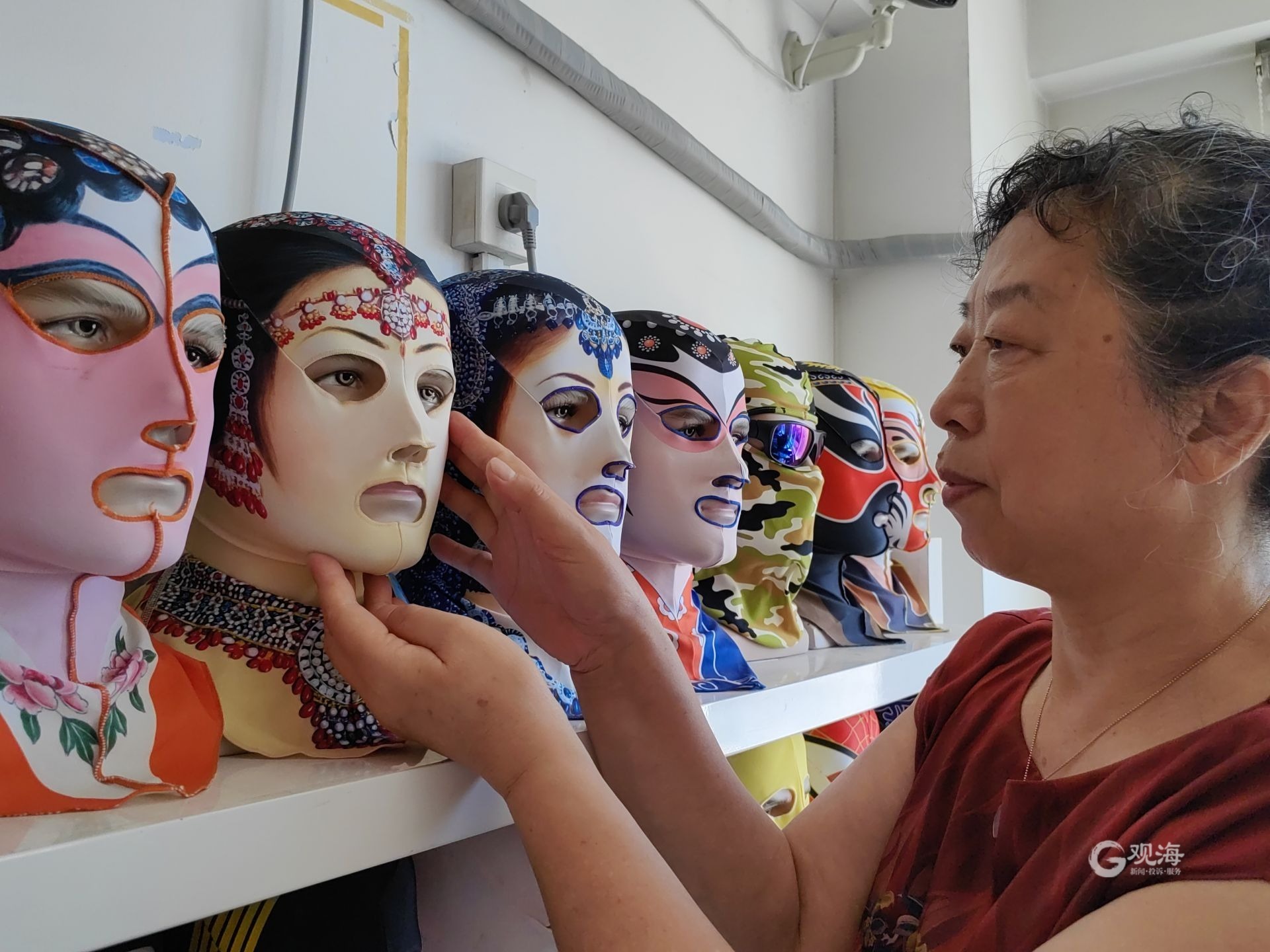 青岛大姨张海宇黄晓明爆笑小品,脸基尼青岛大姨