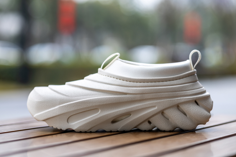 crocs洞洞鞋刘雨昕,crocs刘雨昕同款鞋花怎么装