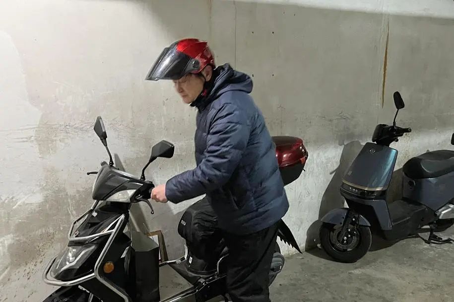 电瓶车停放充电更安全！来看杨浦这个小区如何规范