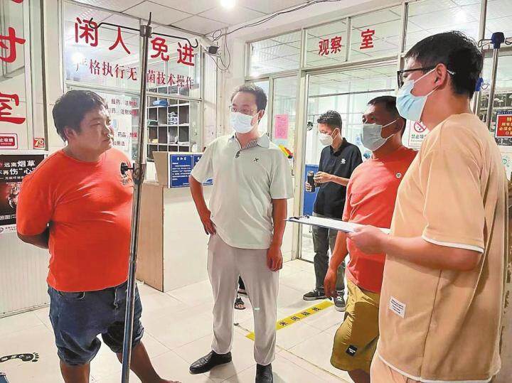 中国医师节向所有白衣天使致敬,敬佑生命救死扶伤大爱无疆解释