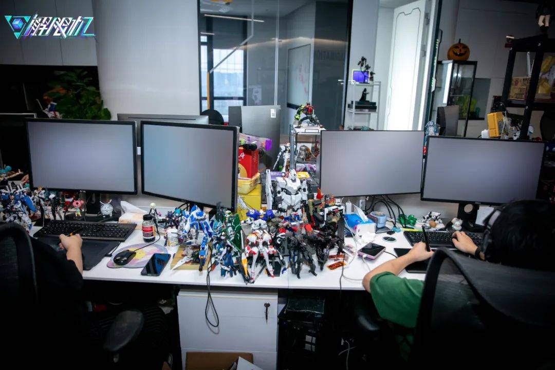 这款国产机甲大作背后，是一群热诚的“资深胶佬”