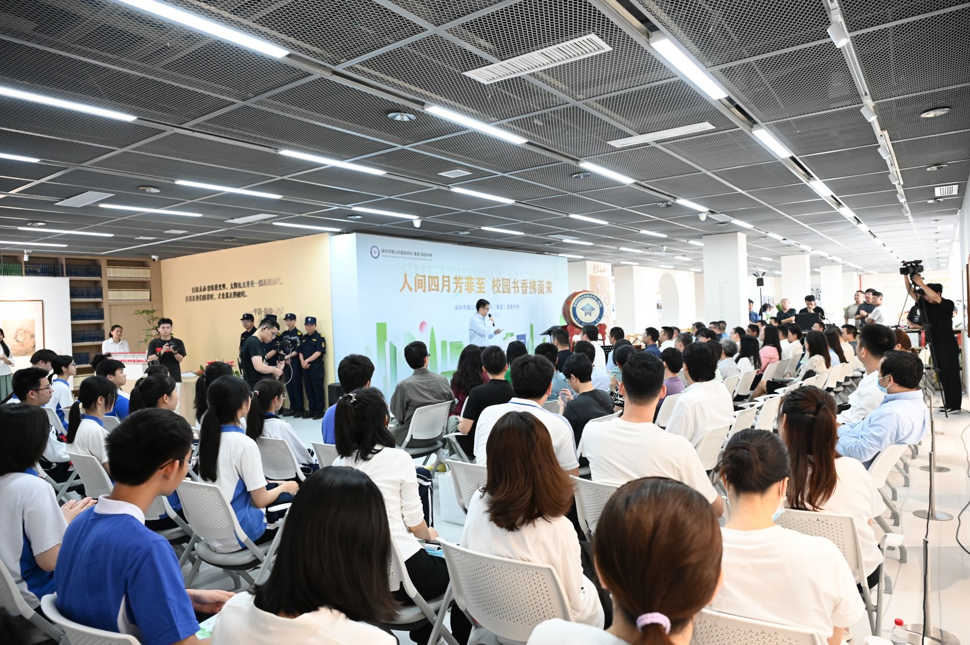 一座美好的图书馆应该是怎样的?南外高中图书馆新馆给出了答案