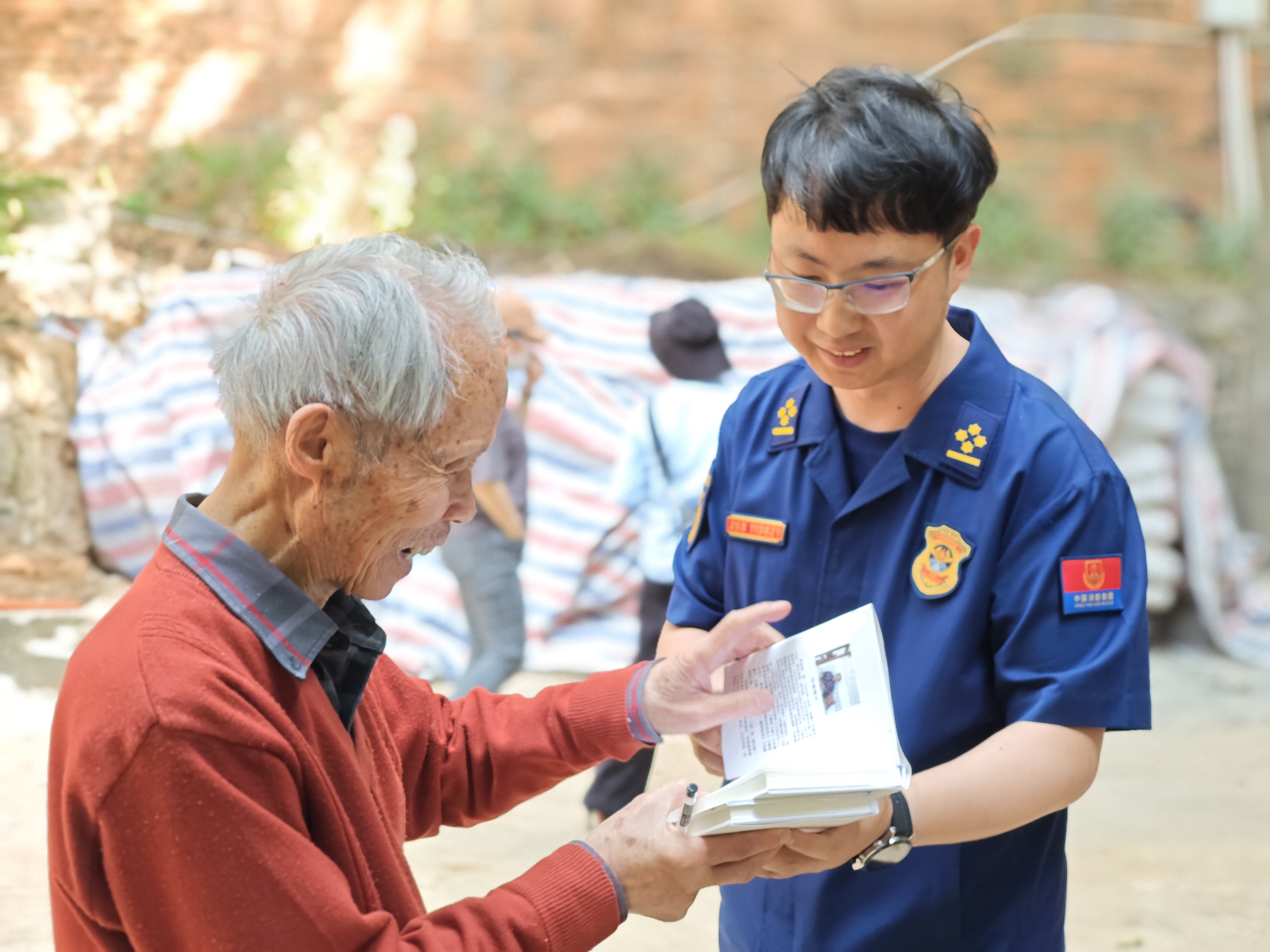 马蜂进家而且全部死掉,马蜂在油烟机管道里筑巢怎么办