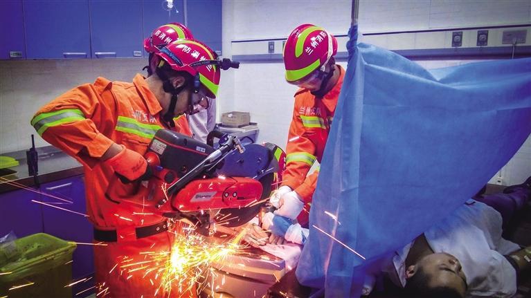 践行训词精神做忠诚消防卫士,践行重要训词精神永葆警察本色