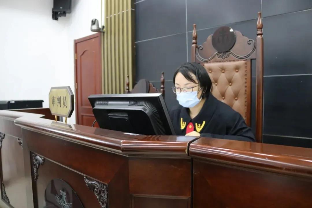 法院柏小凤,柏小凤