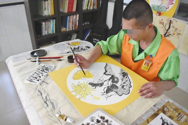 用专业与真情浇灌心灵之花广东实现艾滋病戒毒人员有效戒治