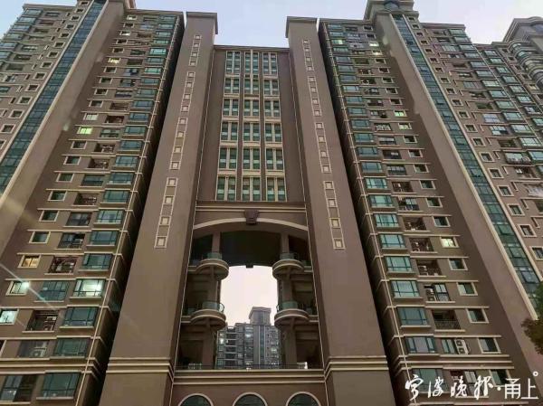 小区外墙清洗动用维修基金合理吗,只有一户外墙渗水可以用维修基金