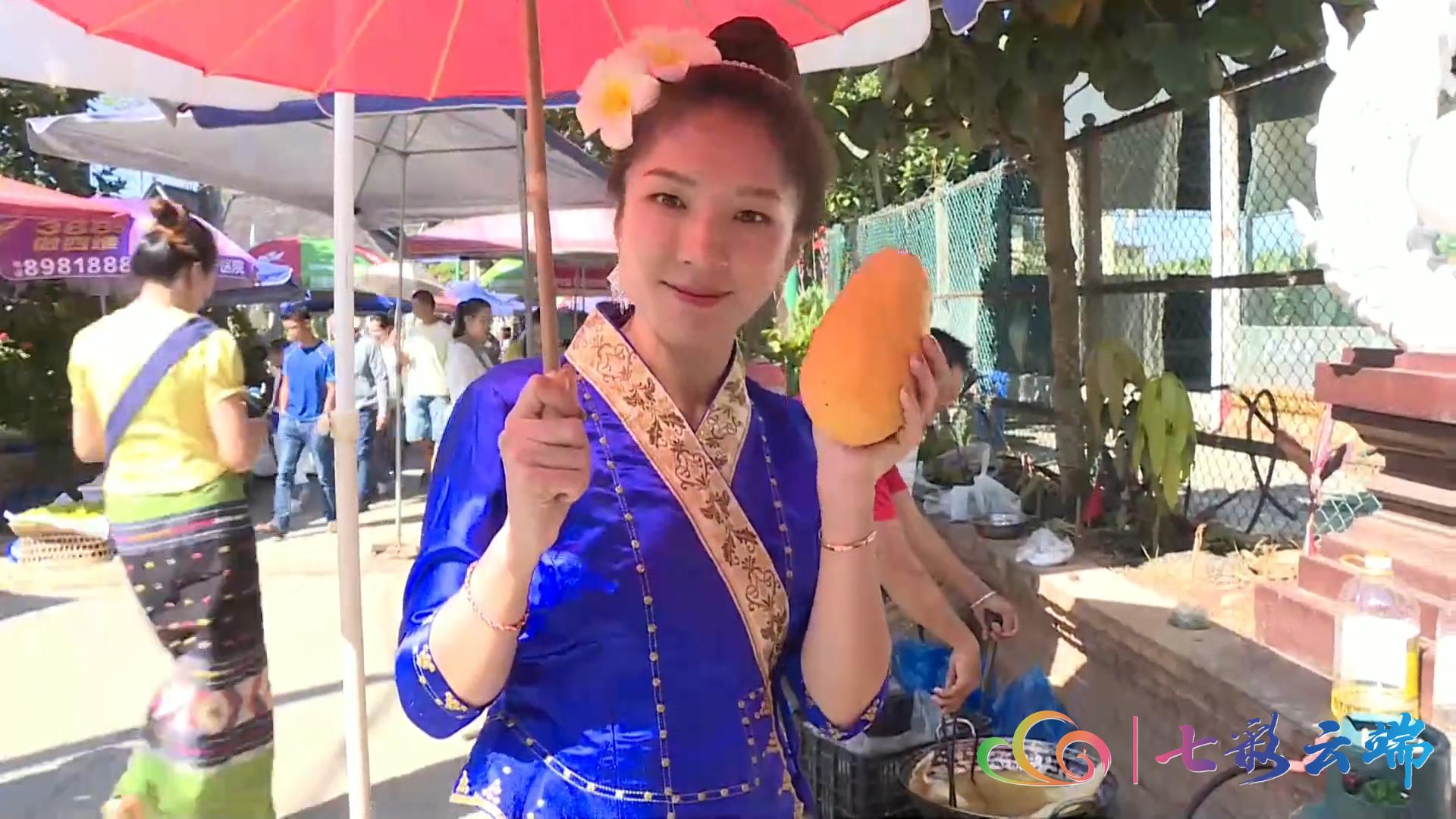 晚上的西双版纳傣族园,坐着火车游云南西双版纳