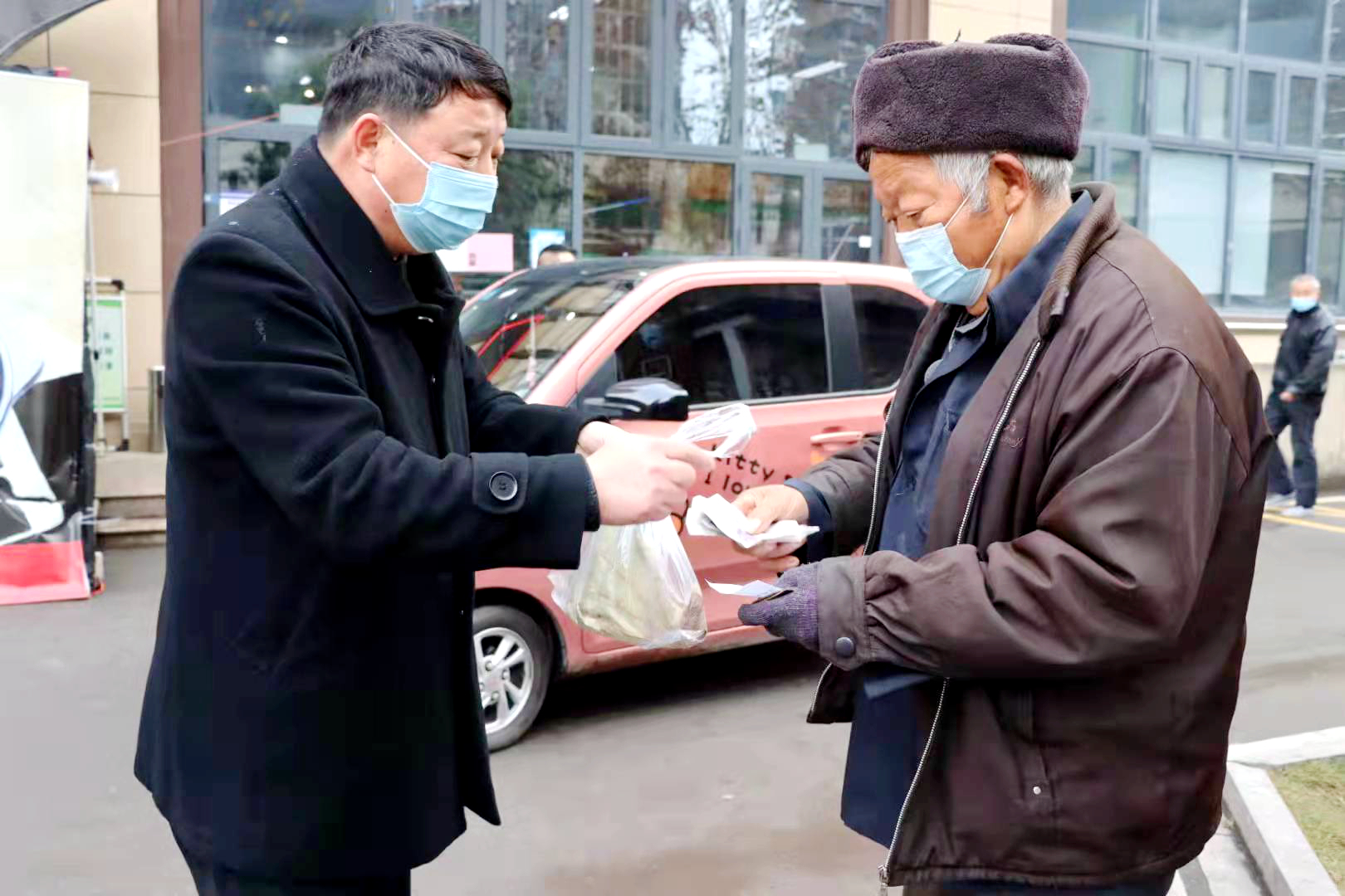 防疫一线送温暖同舟共济度时艰,防疫救援一线后勤保障