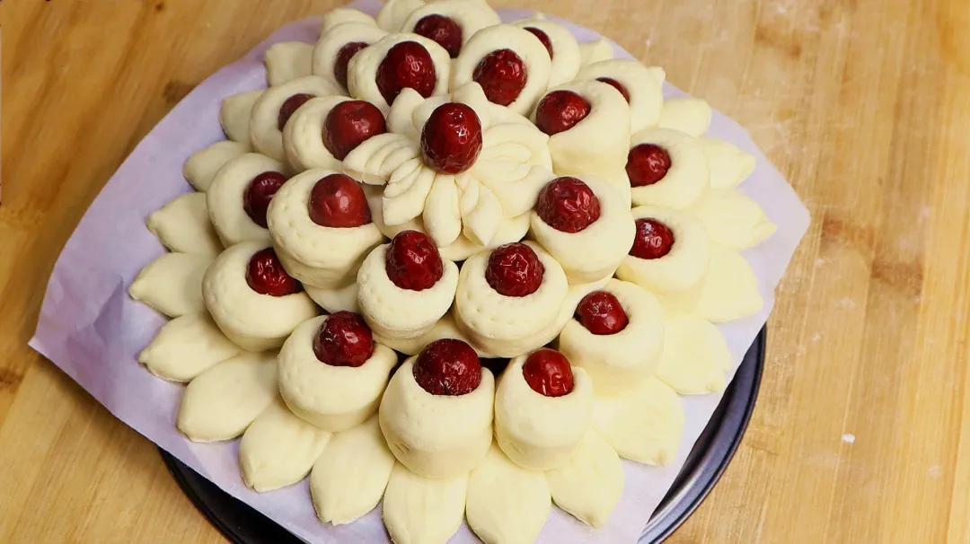 山东人很喜欢吃面食,山东人过年的馒头有多大