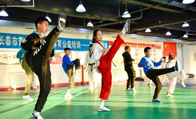 向史而新行者路远为长春振兴作出体育贡献