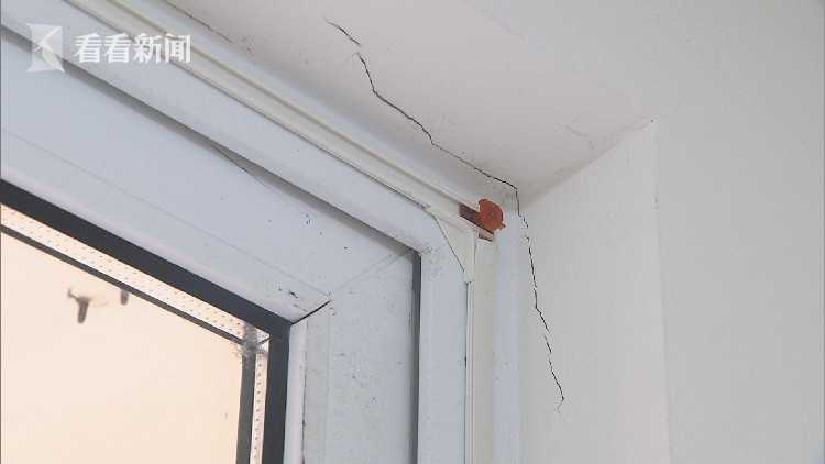 精装房住了三年瓷砖脱落,精装修房子装修不久吊顶脱落