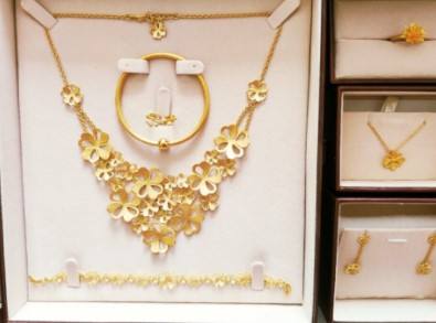 躲得过DR，躲不过周大福