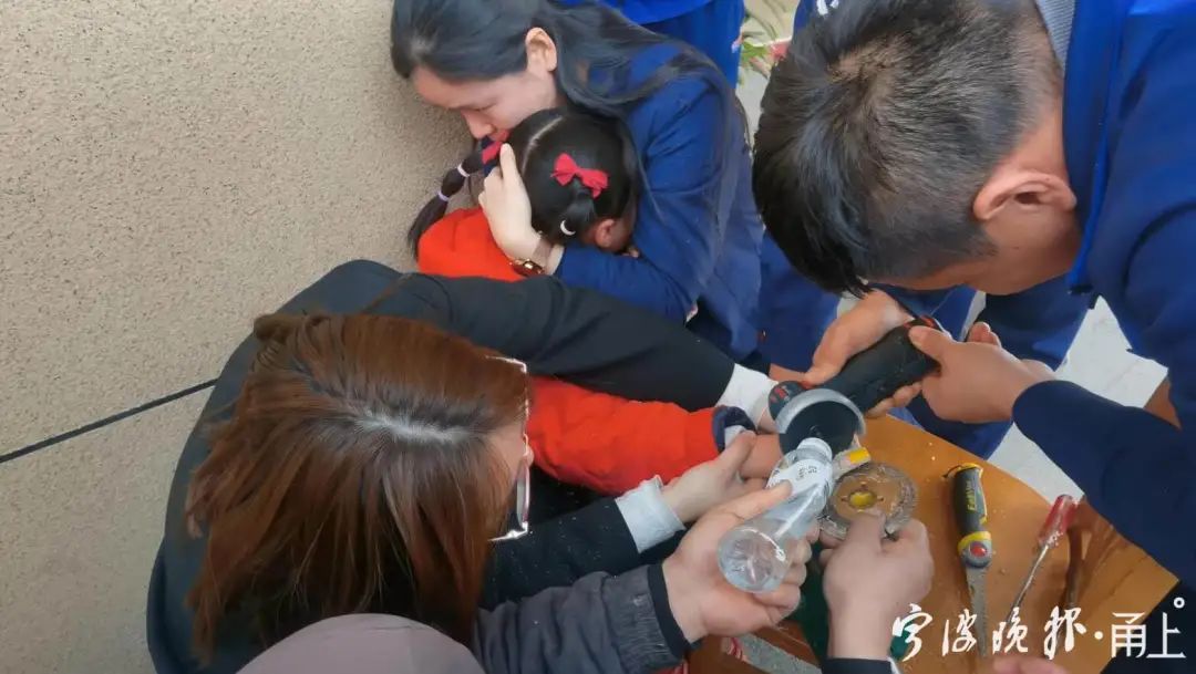 阿姨保护小女孩,阿姨保护女孩打110视频