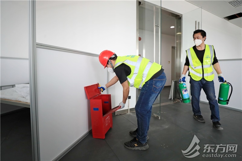 上海一线江景写字楼变方舱,上海黄浦区一座体育馆改建方舱