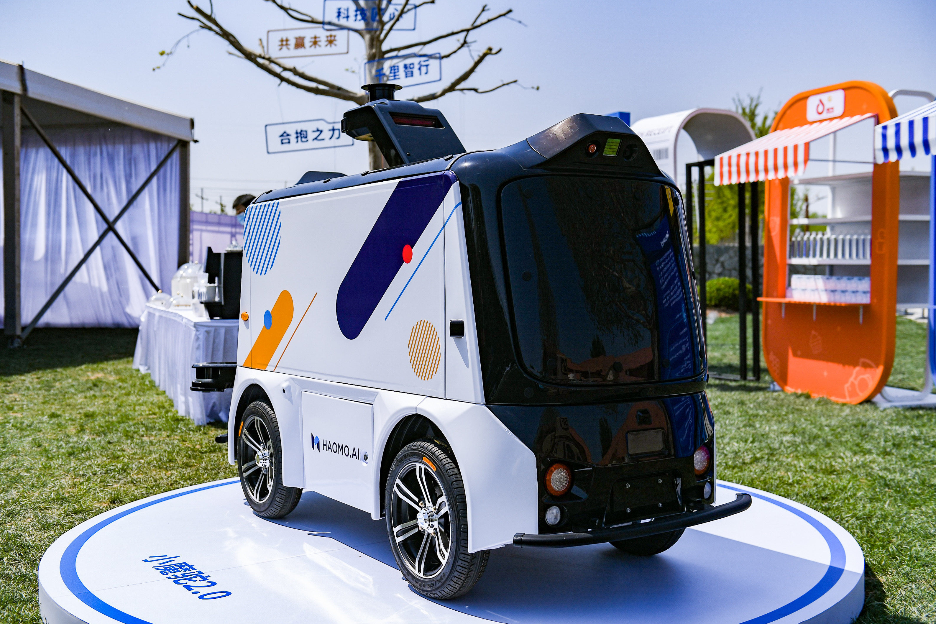 自动驾驶无人重卡,无人自动驾驶物流小车