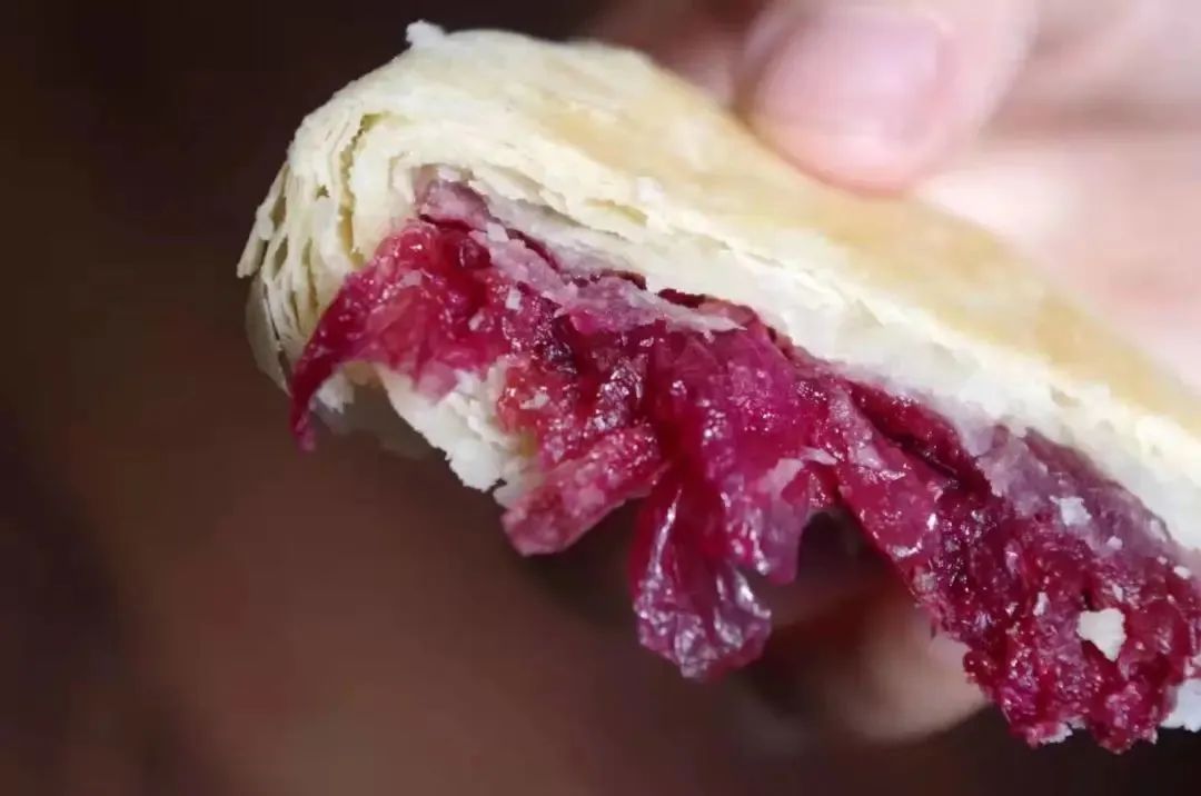 世人爱玫瑰下一句,玫瑰香甜鲜花饼