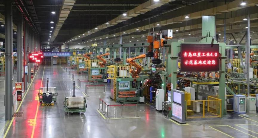 智能车间外观,智能工厂生产车间大屏