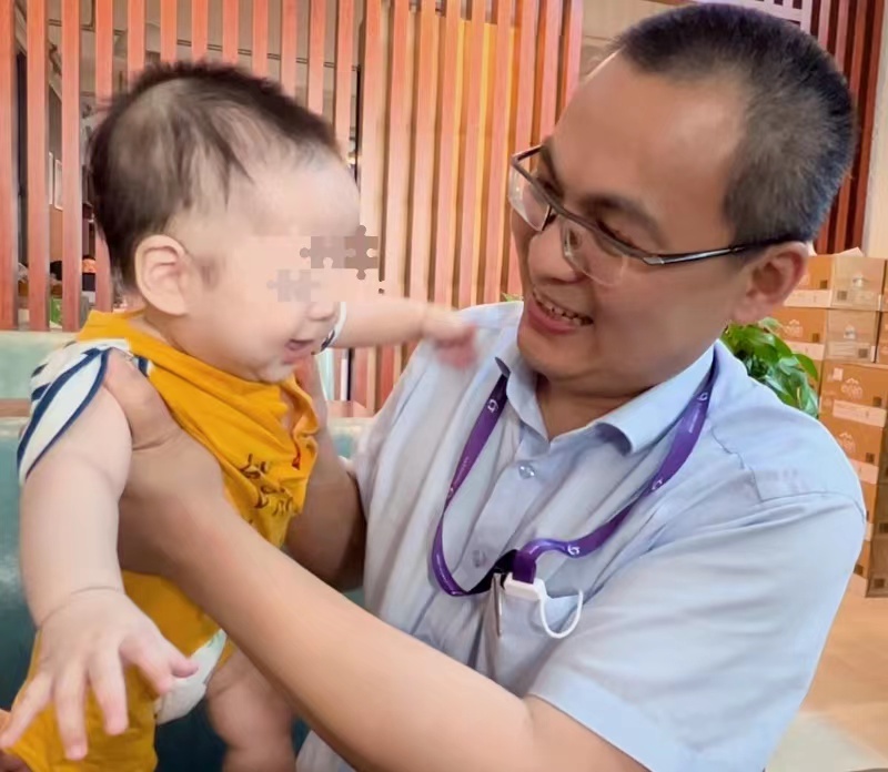 新闻追踪|当上“张爸爸”，为“儿”起乳名！“青岛好医生”获评天天正能量特别奖，当即把奖金捐给生病的孩子