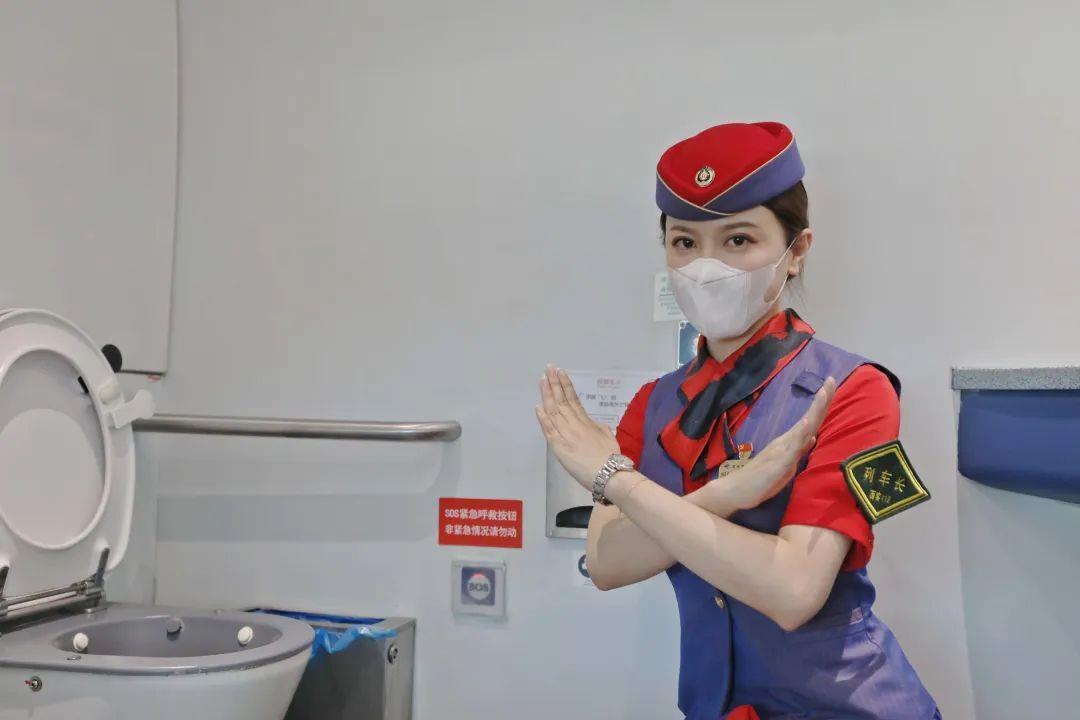 高铁列车上的一些常用功能,高铁列车控制器是啥样的