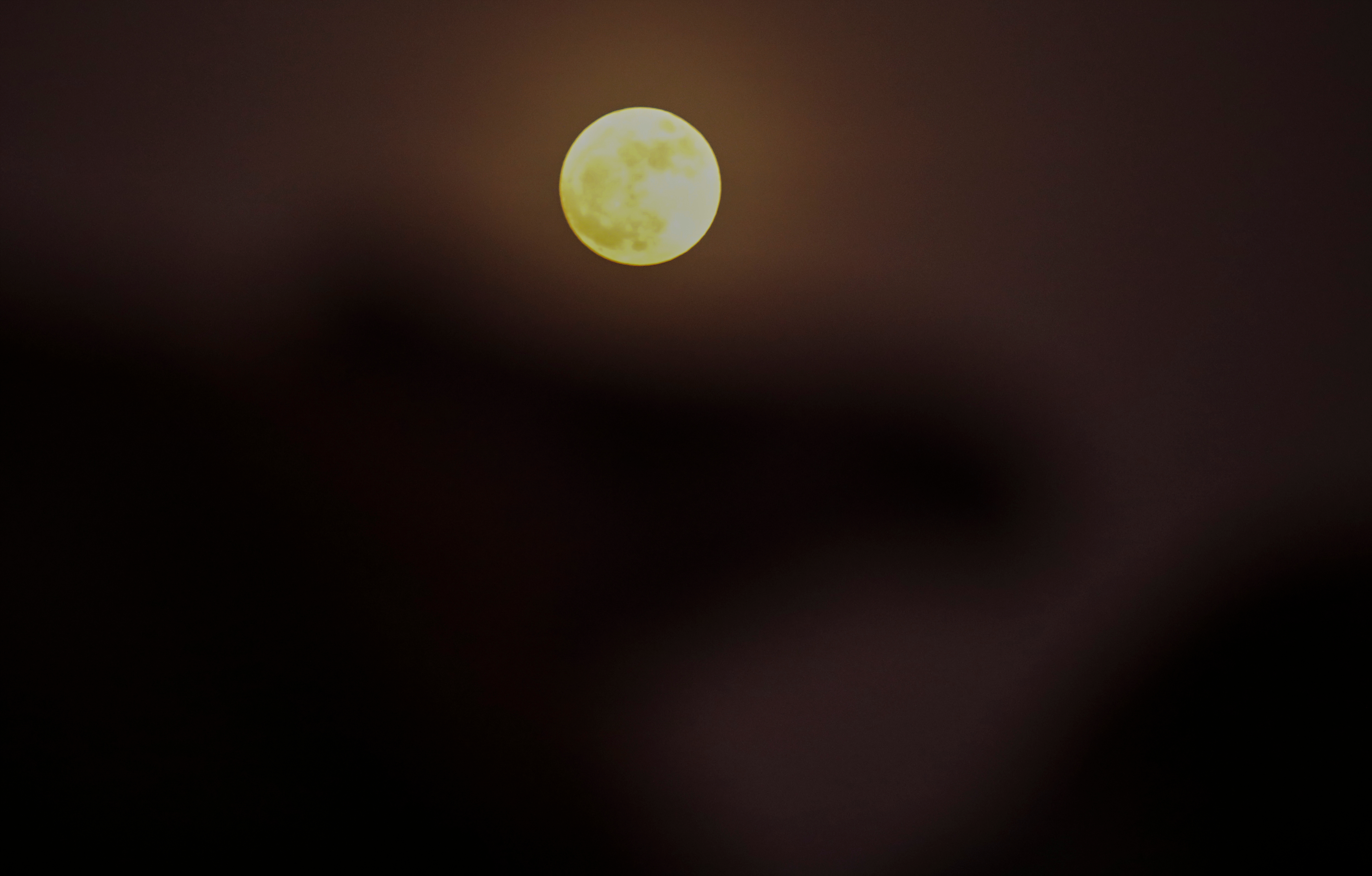 超级月亮即将现身夜空是真的吗,今年最大超级月亮将登场意味着啥