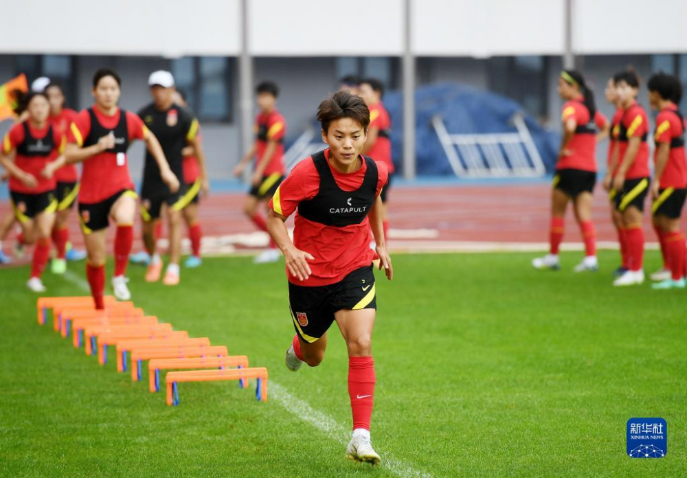 面对“挣表现”的日韩本土国脚，男足出征东亚杯凶多吉少