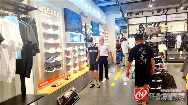 高温催热“夏夜经济”怀化夜市红红火火