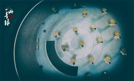 舞蹈诗剧《只此青绿》“展卷”淄博，穿越千年的相遇，以舞叙事惊艳开演