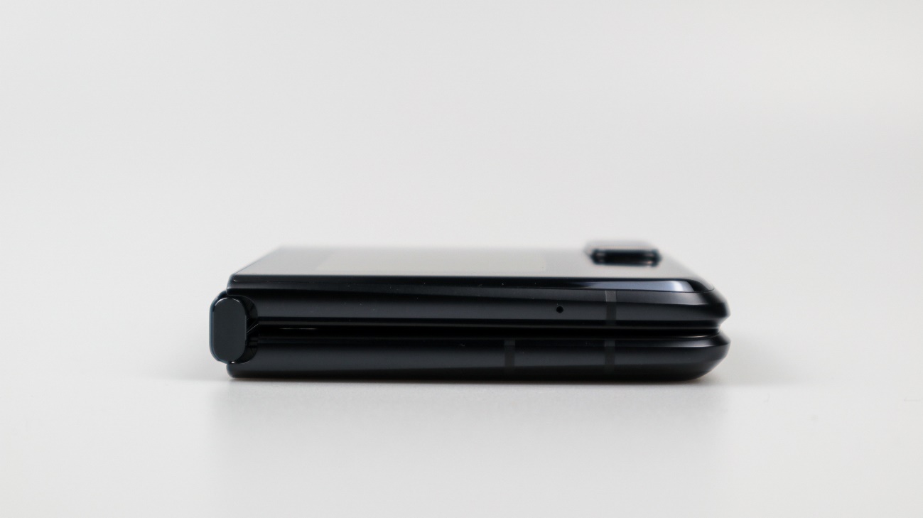 折叠屏新品motorazr2022,moto折叠屏razr2023发布会