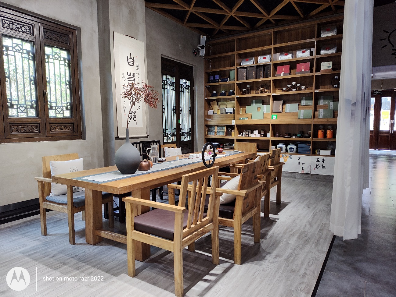 折叠屏新品motorazr2022,moto折叠屏razr2023发布会